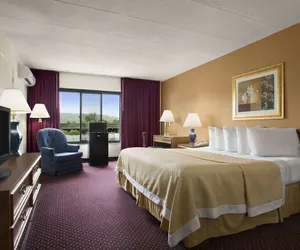 Photo 5 - Ramada by Wyndham Pittsburgh/New Stanton