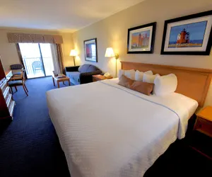 Photo 5 - Days Inn by Wyndham Mackinaw City - Lakeview