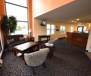 Photo 4 - Days Inn by Wyndham Mackinaw City - Lakeview