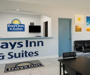 Photo 3 - Days Inn & Suites by Wyndham Byram
