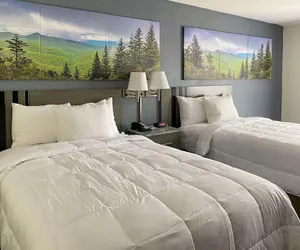 Photo 2 - Clarion Pointe - Greensboro Coliseum Area