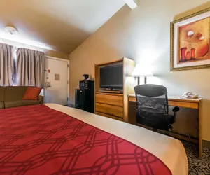 Photo 5 - Rodeway Inn
