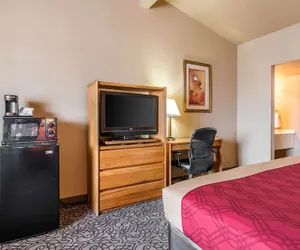 Photo 4 - Rodeway Inn