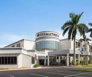 Photo 2 - Doubletree by Hilton Fort Myers at Bell Tower Shops