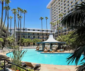 Photo 2 - Los Angeles Airport Marriott