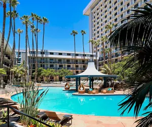 Photo 2 - Los Angeles Airport Marriott