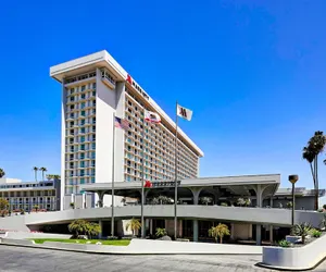 Photo 2 - Los Angeles Airport Marriott