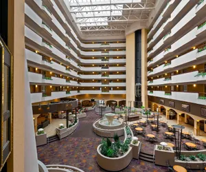 Photo 4 - Embassy Suites by Hilton Kansas City International Airport