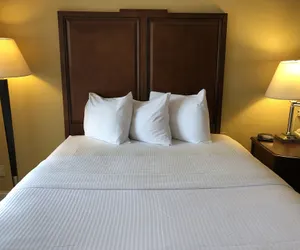 Photo 4 - Days Inn by Wyndham Fort Walton Beach