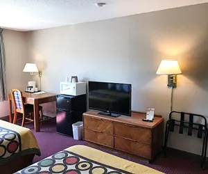 Photo 5 - Super 8 by Wyndham Madison East