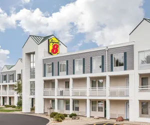 Photo 2 - Super 8 by Wyndham Madison East