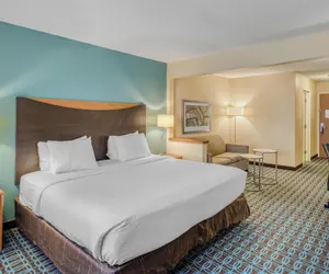 Photo 2 - SureStay by Best Western Mount Pleasant Racine