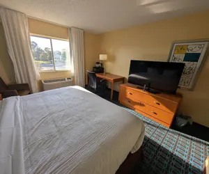 Photo 4 - SureStay by Best Western Mount Pleasant Racine