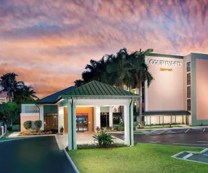 Photo 2 - Courtyard by Marriott Fort Lauderdale East/Lauderdale-by-the-Sea