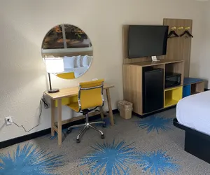Photo 5 - HomeLodge