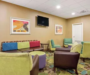 Photo 4 - Comfort Inn Memphis Downtown