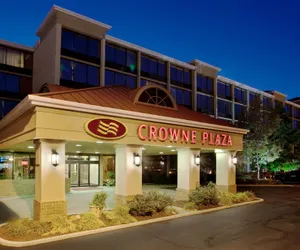 Photo 2 - Crowne Plaza Cleveland Airport, an IHG Hotel