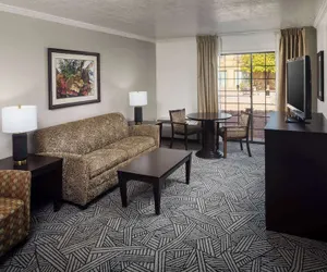 Photo 2 - Wyndham Tucson Airport Hotel & Conference Center