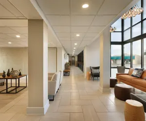 Photo 5 - Surfbreak Virginia Beach Oceanfront, an Ascend Collection Hotel