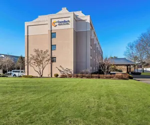 Photo 2 - Comfort Inn & Suites Somerset - New Brunswick