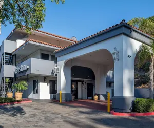 Photo 2 - Days Inn by Wyndham Encinitas Moonlight Beach