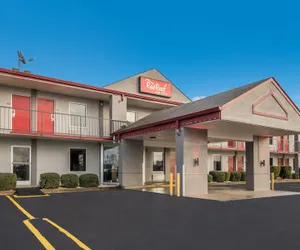 Photo 2 - Red Roof Inn & Suites Jackson, TN