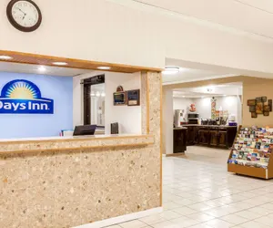 Photo 4 - Days Inn by Wyndham Syracuse