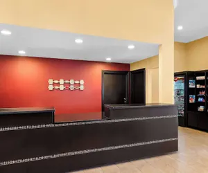 Photo 4 - SureStay Plus by Best Western San Antonio Fiesta Inn
