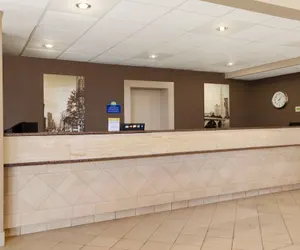 Photo 4 - Days Inn by Wyndham Columbus Airport