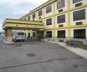 Photo 2 - Days Inn by Wyndham Columbus Airport