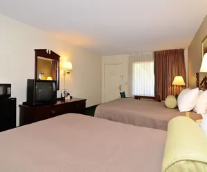 Photo 4 - Travelers Inn and Suites