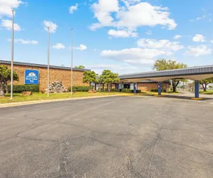 Photo 2 - Americas Best Value Inn Ft. Worth Hurst