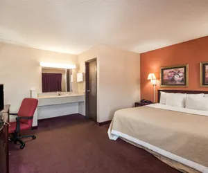 Photo 5 - Days Inn by Wyndham Pittsburgh-Harmarville