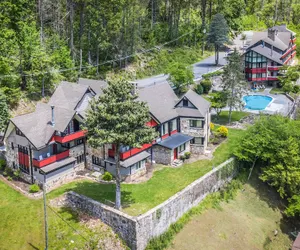 Photo 2 - Chalet Inn