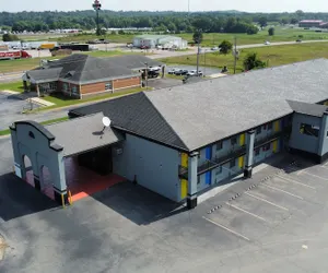 Photo 2 - Morrilton Inn