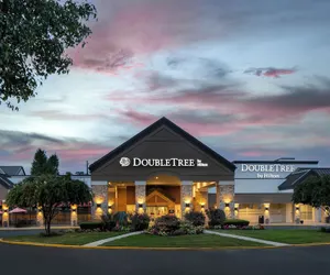 Photo 2 - DoubleTree Suites by Hilton Hotel Mt. Laurel