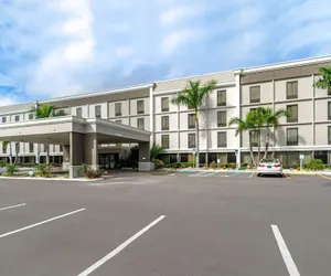 Photo 2 - Comfort Inn & Suites St. Pete - Clearwater International Airport