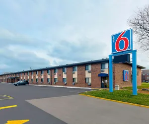 Photo 2 - Motel 6 Oak Creek, WI