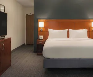 Photo 5 - Courtyard by Marriott Louisville East