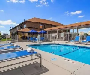 Photo 2 - Days Inn by Wyndham St. Charles IL