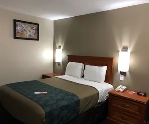 Photo 2 - Econo Lodge Temple