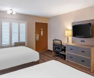 Photo 5 - Best Western Plus Stovall's Inn