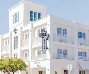 Photo 2 - Bay Shores Peninsula Hotel