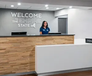 Photo 4 - Hampton Inn Buffalo-Airport / Galleria Mall