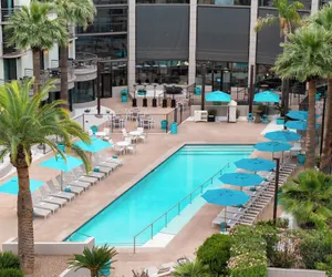 Photo 2 - Embassy Suites by Hilton Phoenix Biltmore