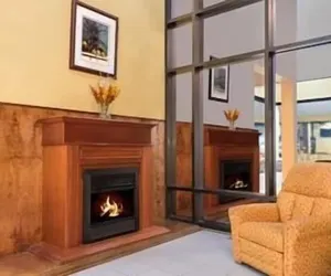 Photo 4 - Days Inn by Wyndham Indianapolis Northeast