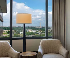 Photo 2 - DoubleTree by Hilton Washington DC - Crystal City