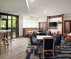 Photo 3 - Hampton Inn Meridian