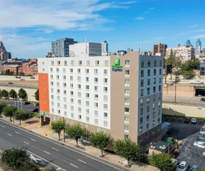 Photo 2 - Holiday Inn Express Philadelphia - Penns Landing by IHG