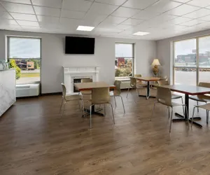 Photo 4 - Days Inn by Wyndham Cambridge